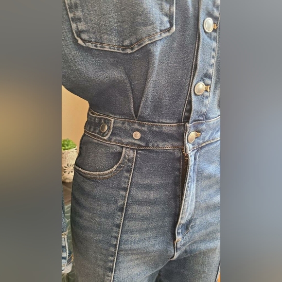 Good American - Picture 4 of 5